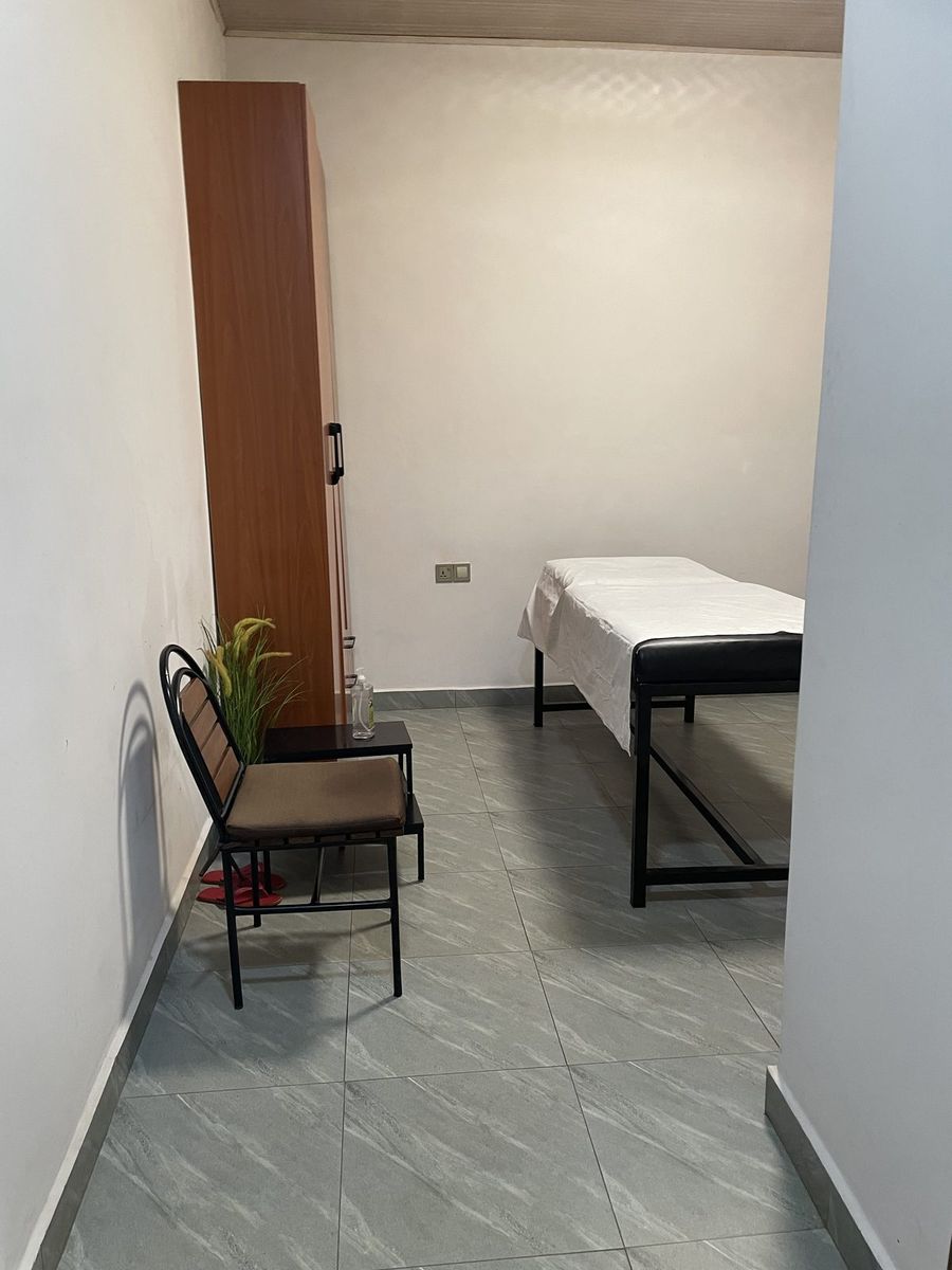 Compact single room with a bed and chair