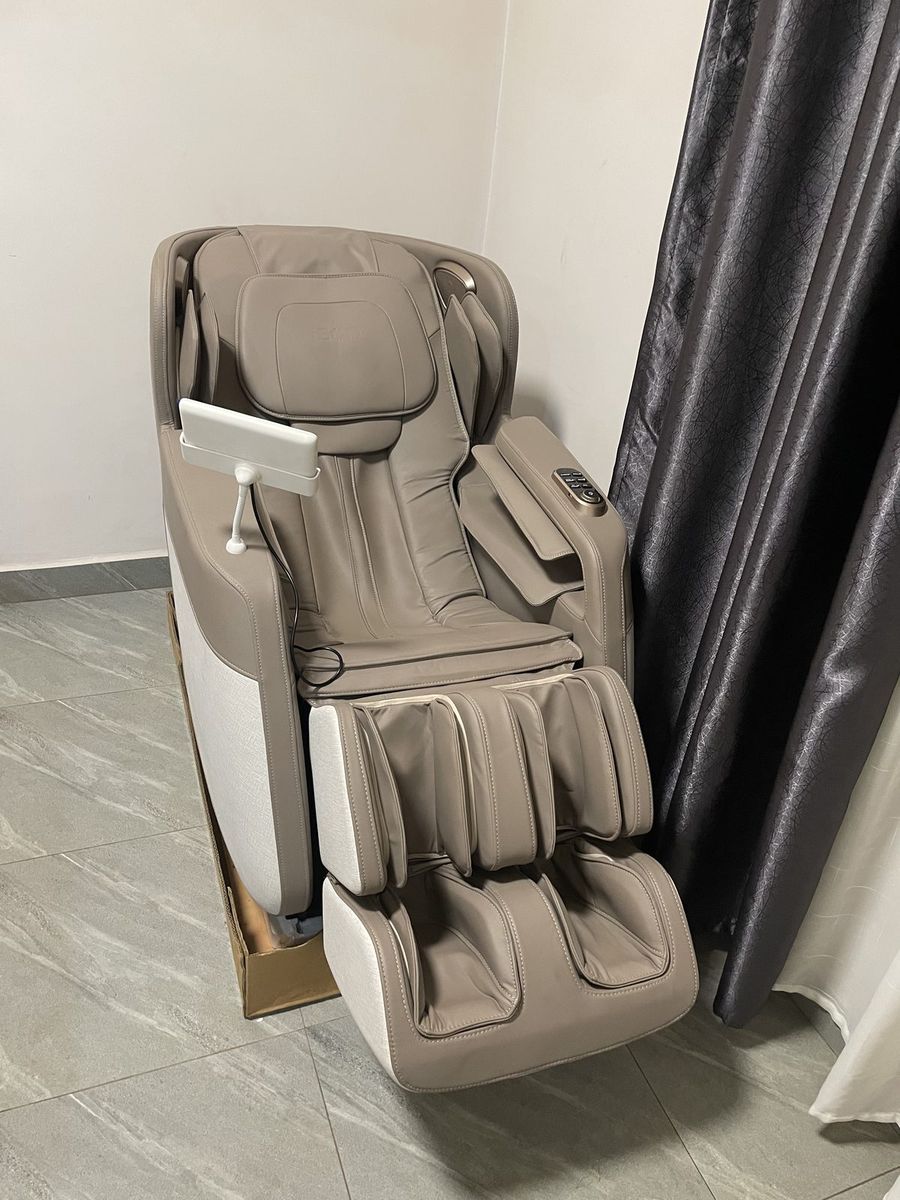 Full-length electric massage chair